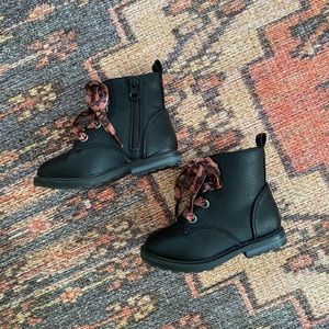 NWOT Cat & Jack Toddler Combat Boots, black, size 7T